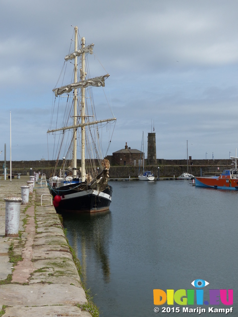 FZ018455 Sailboat in Whitehaven